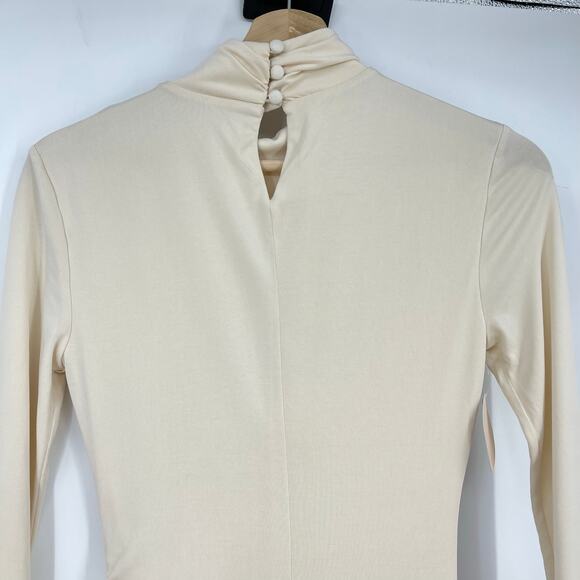 Elegant White Long Sleeve Dress - Picture 11 of 16